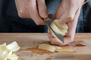 Zitronenfilets schneiden