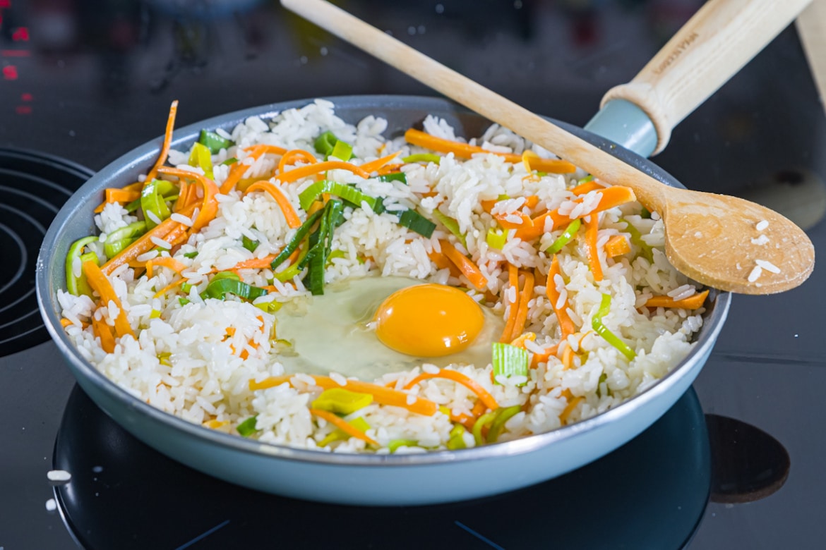 Gebratener Eierreis: Einfaches Rezept für Reis mit Ei - eat.de