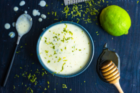 Joghurt Limetten Dressing frisch zubereitet
