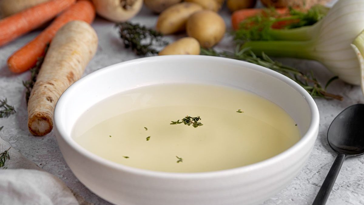 Basische Fastensuppe zum Heilfasten | Rezept - eat.de