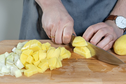 Kartoffeln schneiden