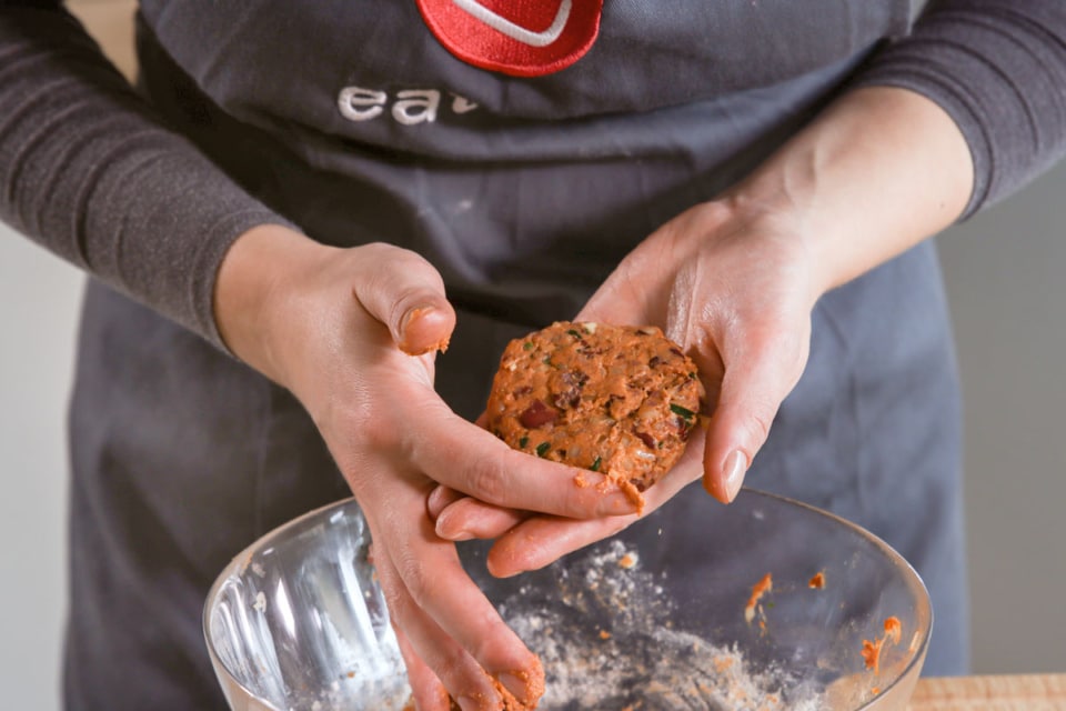 KidneybohnenBurger mit Haferflocken Rezept eat.de