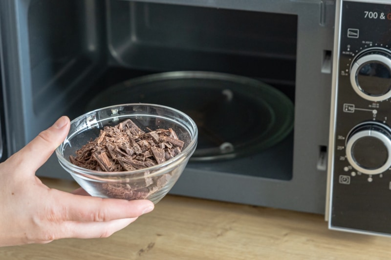 Kuvertüre in der Mikrowelle schmelzen So wird