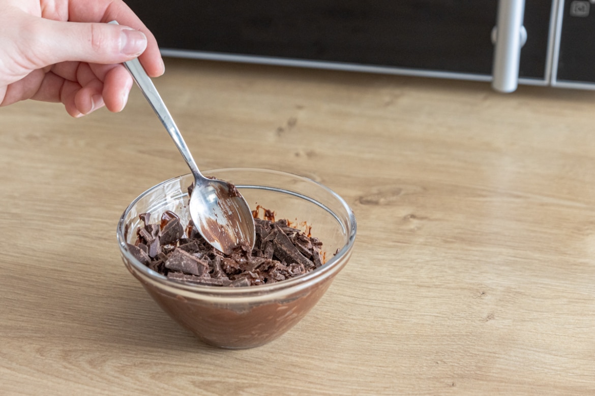 Kuvertüre in der Mikrowelle schmelzen: So wird's gemacht - eat.de