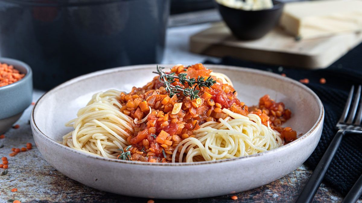 Rote Linsen Bolognese: einfach & vegan
