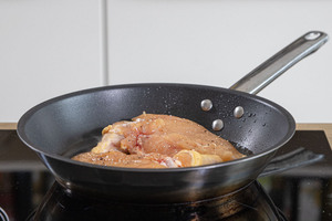 Maispoulardenbrust in der Pfanne braten