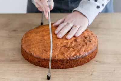 Möhrentorte halbieren