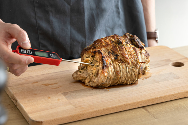 Wie Lange Braucht Ein 1 Kg Rollbraten Im Backofen Rollbraten Garzeit: So lange muss er in den Ofen - eat.de