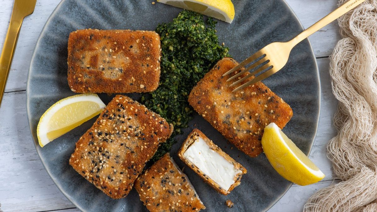Schafskäse panieren: Feta mit perfekter Kruste | Rezept - eat.de