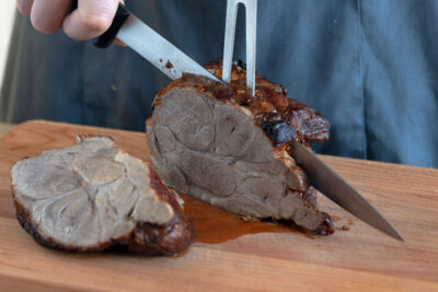 Fleisch in Scheiben schneiden
