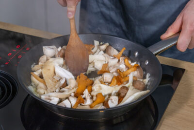Pilz ein Pfanne anbraten