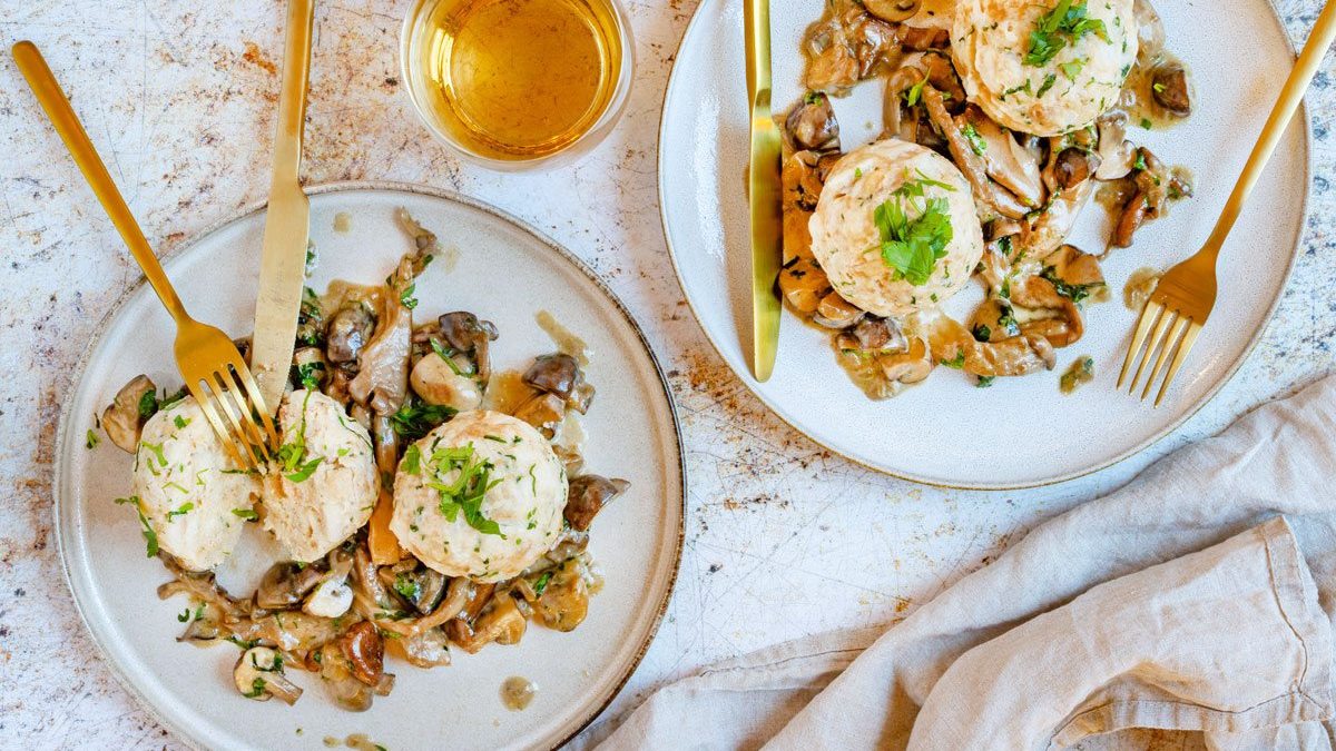 Semmelknödel mit Rahmschwammerl | Rezept - eat.de