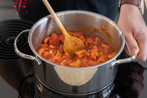 Tomatensauce kochen