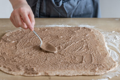 Zimtschnecken füllen