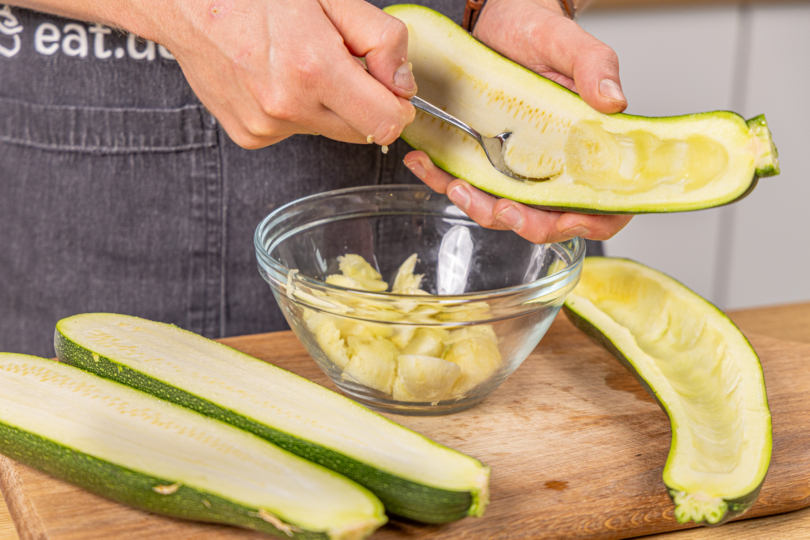Zucchini aushöhlen