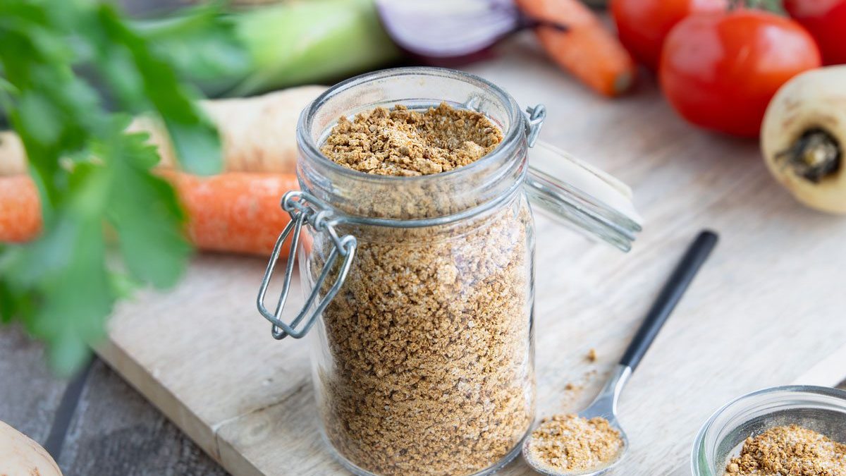 Gekörnte Gemüsebrühe selber machen | Rezept - eat.de