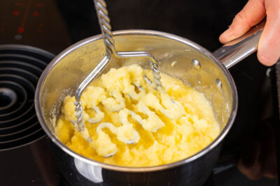 Kartoffeln stampfen