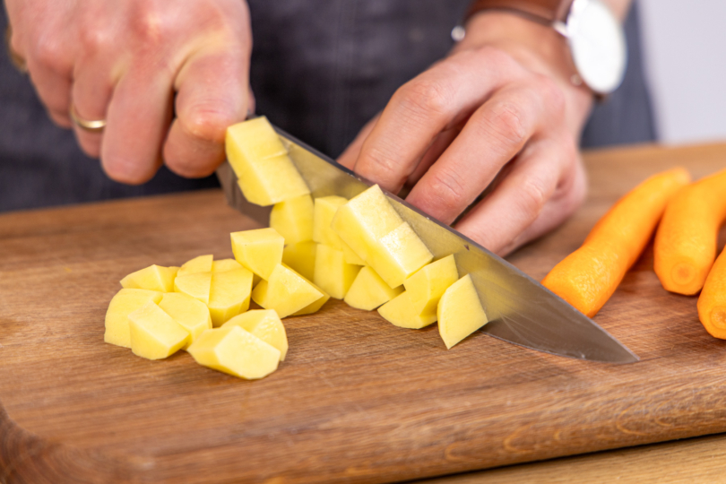Kartoffeln würfeln