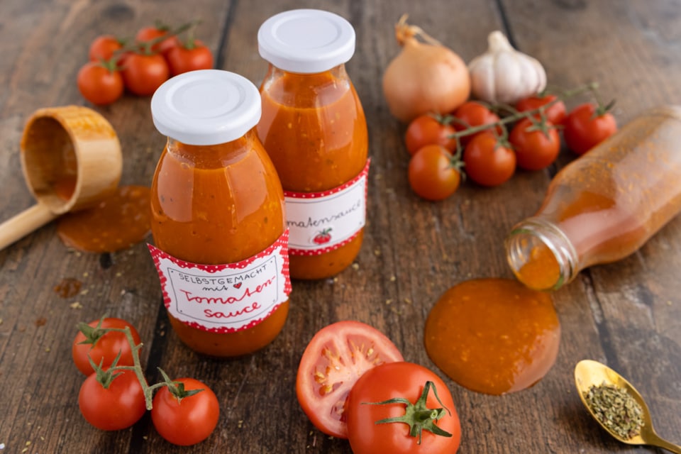Tomatensauce kochen und haltbar machen | Rezept