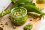 Veganes Bärlauchpesto mit Pinienkernen