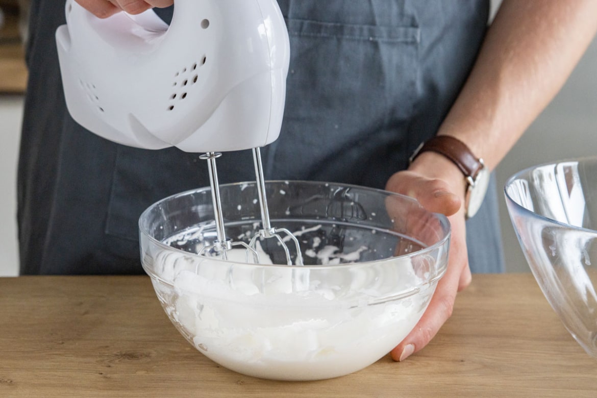 Fluffige Eierpfannkuchen mit Eischnee | Rezept