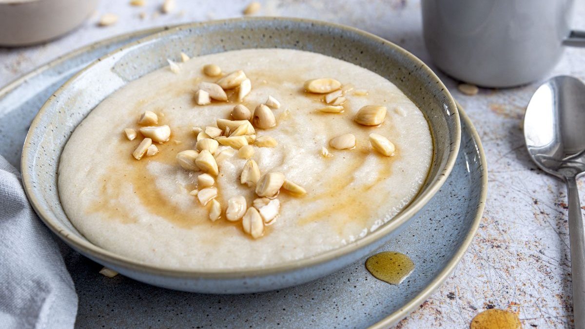 Veganer Grießbrei mit Mandelmilch