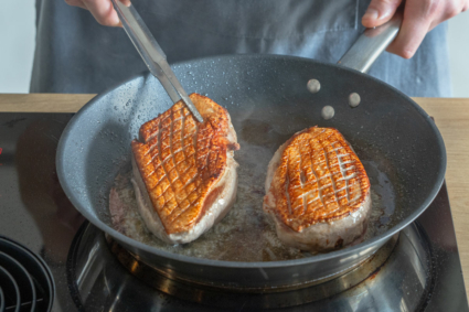 Knusprige Entenbrust aus dem Backofen | Rezept - eat.de