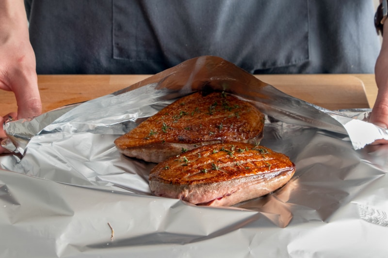 Knusprige Entenbrust aus dem Backofen | Rezept - eat.de