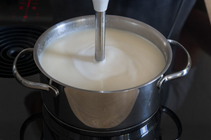 Kohlrabisuppe pürieren