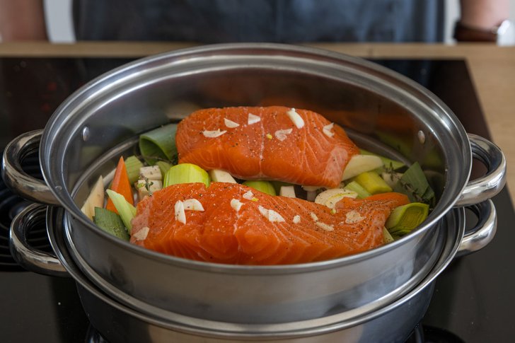 Lachs im Topf dämpfen