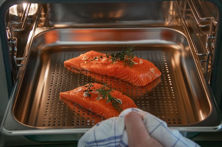 Lachsfilet im Dampfgargerät dämpfen