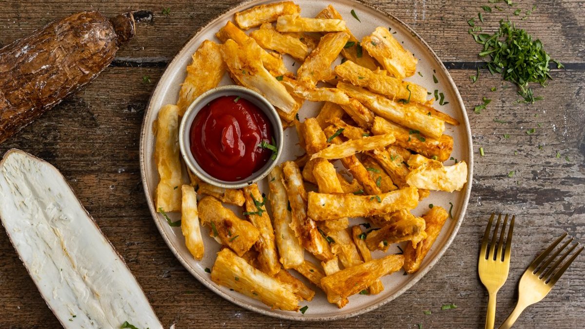 Maniok-Pommes im Backofen zubereiten | Rezept - eat.de