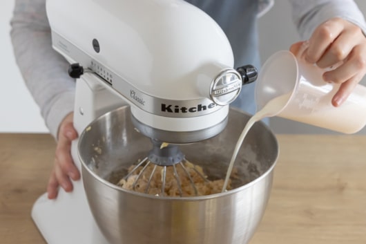 Milch verrühren