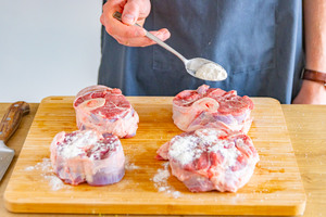 Fleisch einmehlen