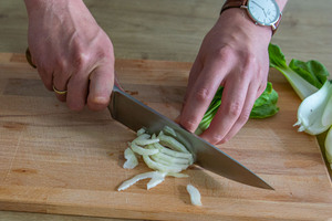 Pak Choi klein schneiden