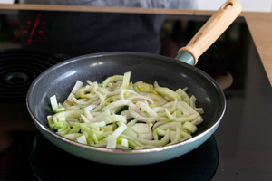 Pak Choi in Pfanne braten