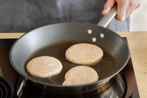 Pfannkuchen anbraten