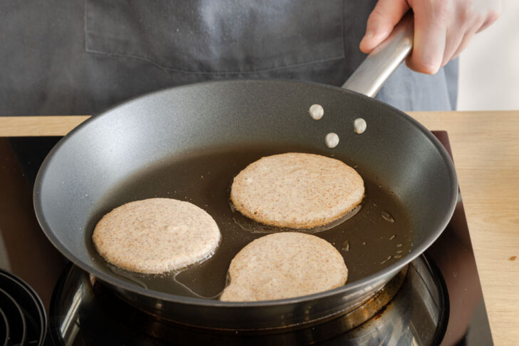 Pfannkuchen anbraten