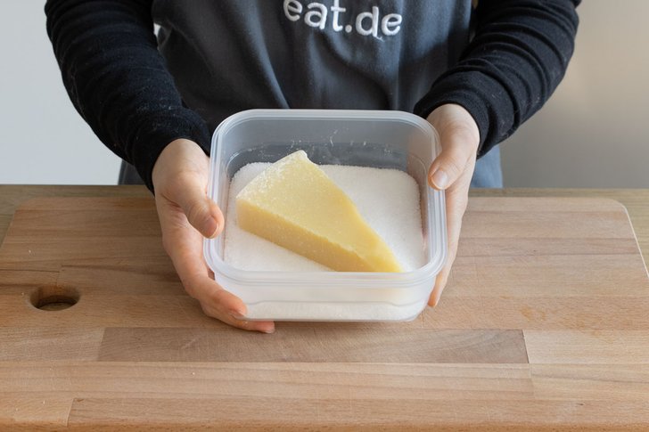 Parmesan auf Salz