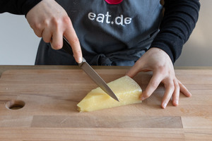 Parmesan schneiden