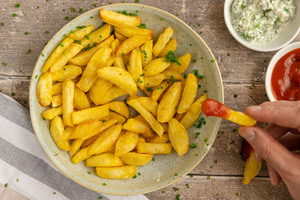 Pommes mit Ketchup