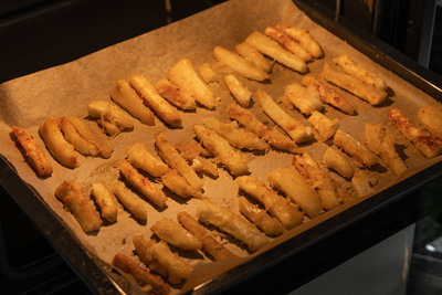 Maniok Pommes backen