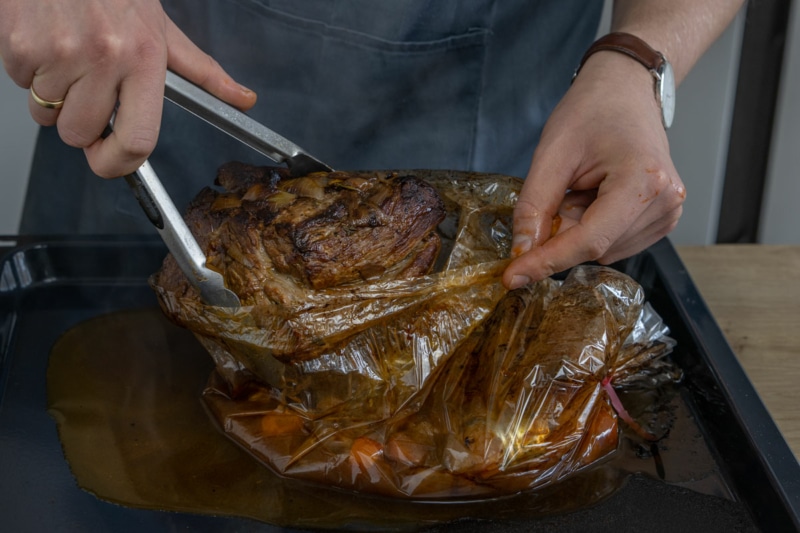 Saftiger Rinderbraten im Bratschlauch Rezept eat.de