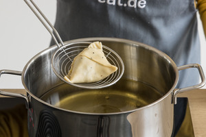 Vegane Samosas frittieren