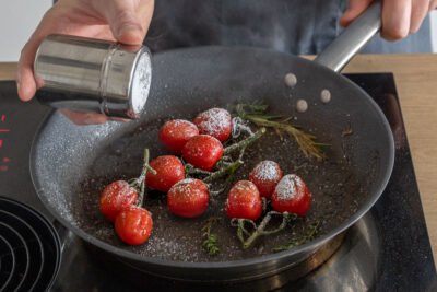 Tomaten karamellisieren