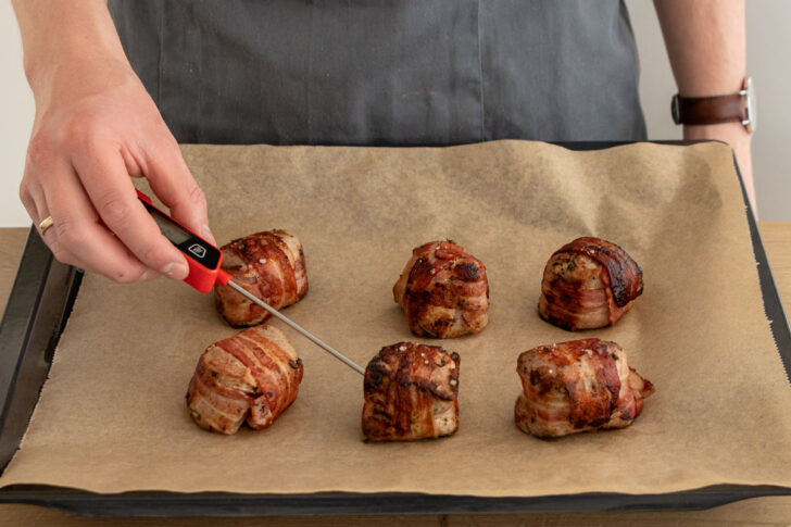Fleisch auf Backblech geben