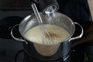 Soße salzen