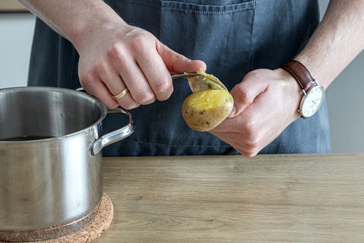 Kartoffeln pellen