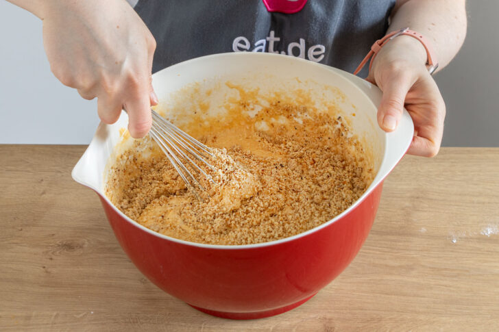 Süßkartoffelmasse verrühren