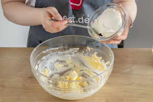 Frischkäse hinzugeben